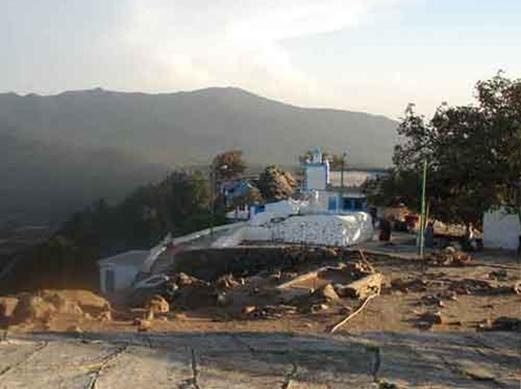 Jabal ´Alam maqam with mosque